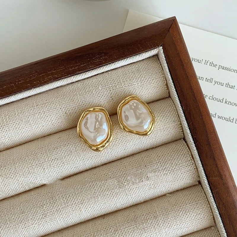 Irregularity Geometric Retro Personality Earrings for Women Golden Metal Imitation Pearl Stud Earrings Party Simple Jewelry Gift